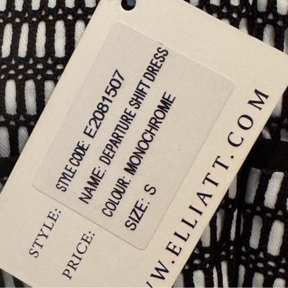 NEW Elliatt Black & White Mesh Dress With Keyhole Detail A-line Silhouette - Picture 7 of 7